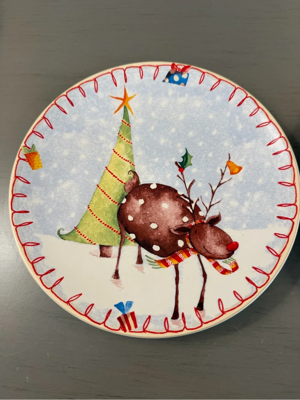 Oneida Reindeer Holiday Plates Set Of 2 Salad Dessert Appetizer Christmas Winter